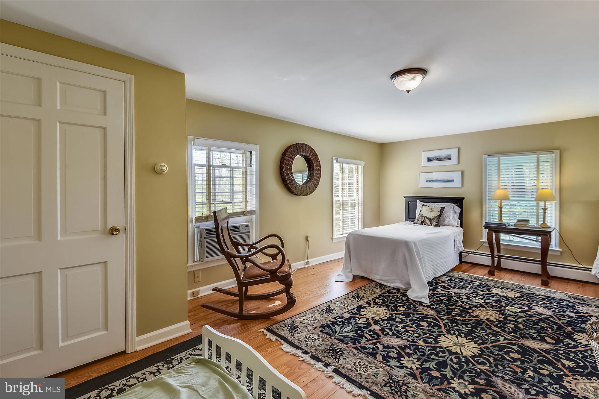 20209 St Louis Road Purcellville, VA 20132 - Photo 34 of 62 a living room with furniture and a table