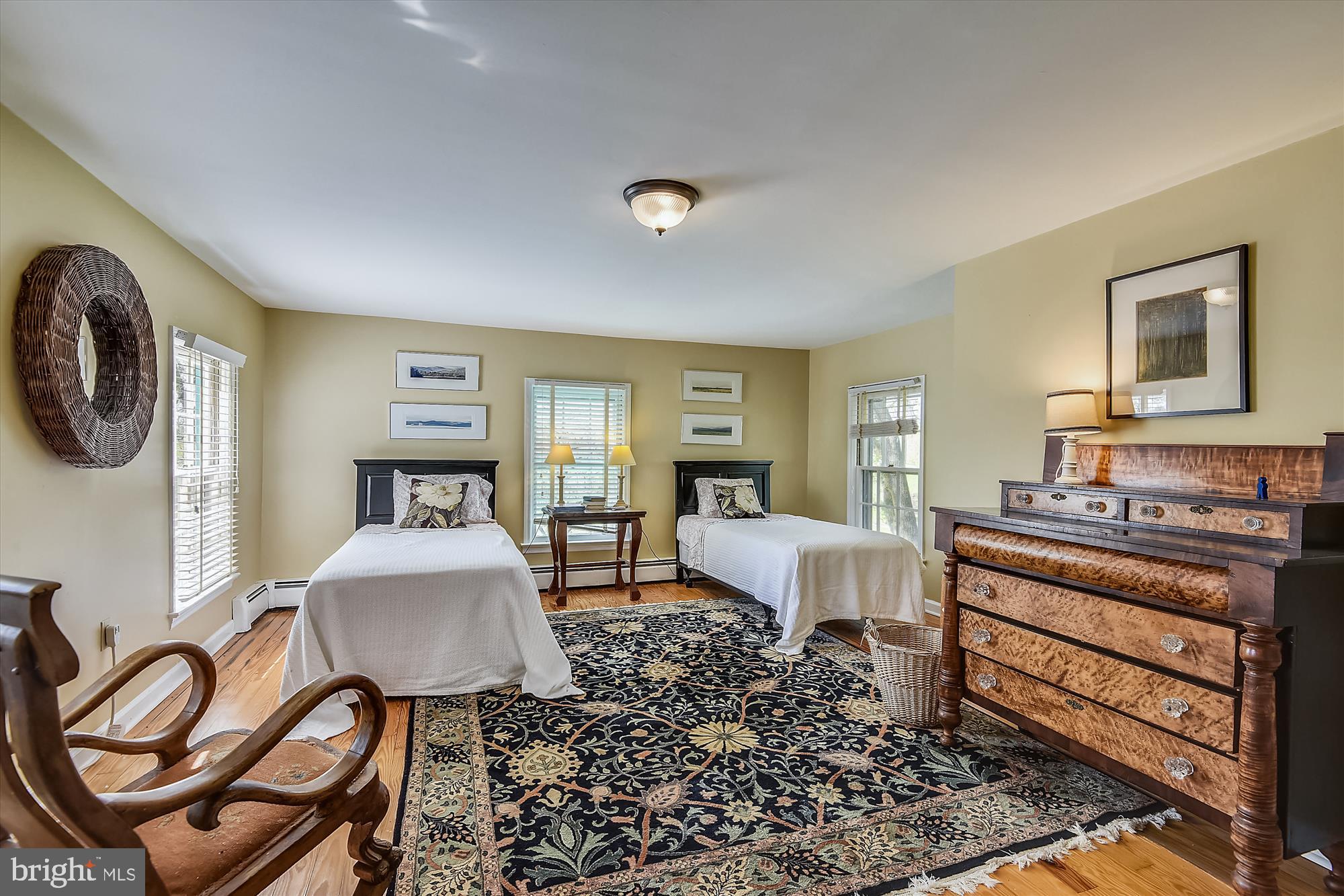 20209 St Louis Road Purcellville, VA 20132 - Photo 36 of 62 a living room with furniture a rug and a window