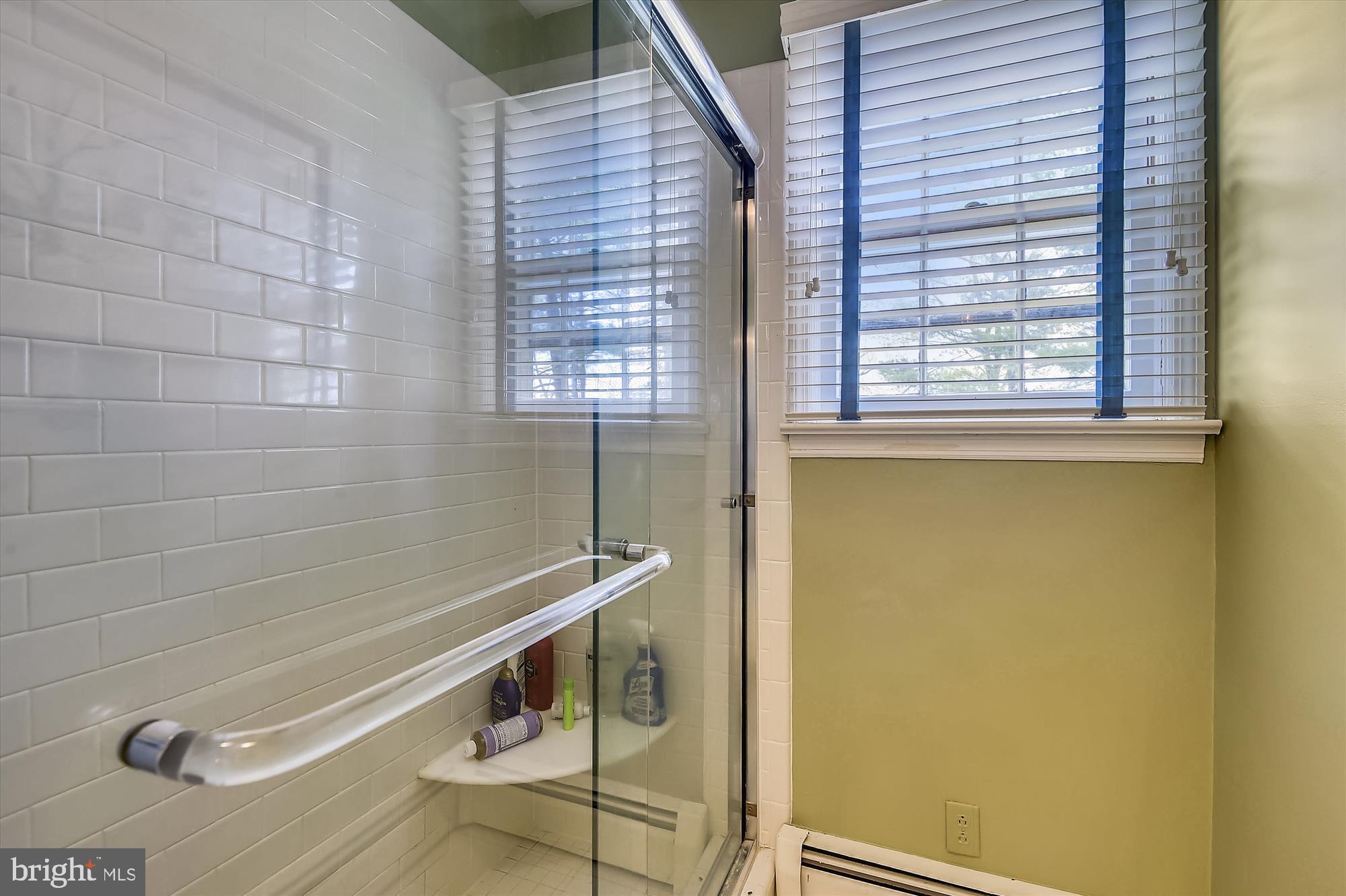 20209 St Louis Road Purcellville, VA 20132 - Photo 39 of 62 a bath tub sitting next to a window