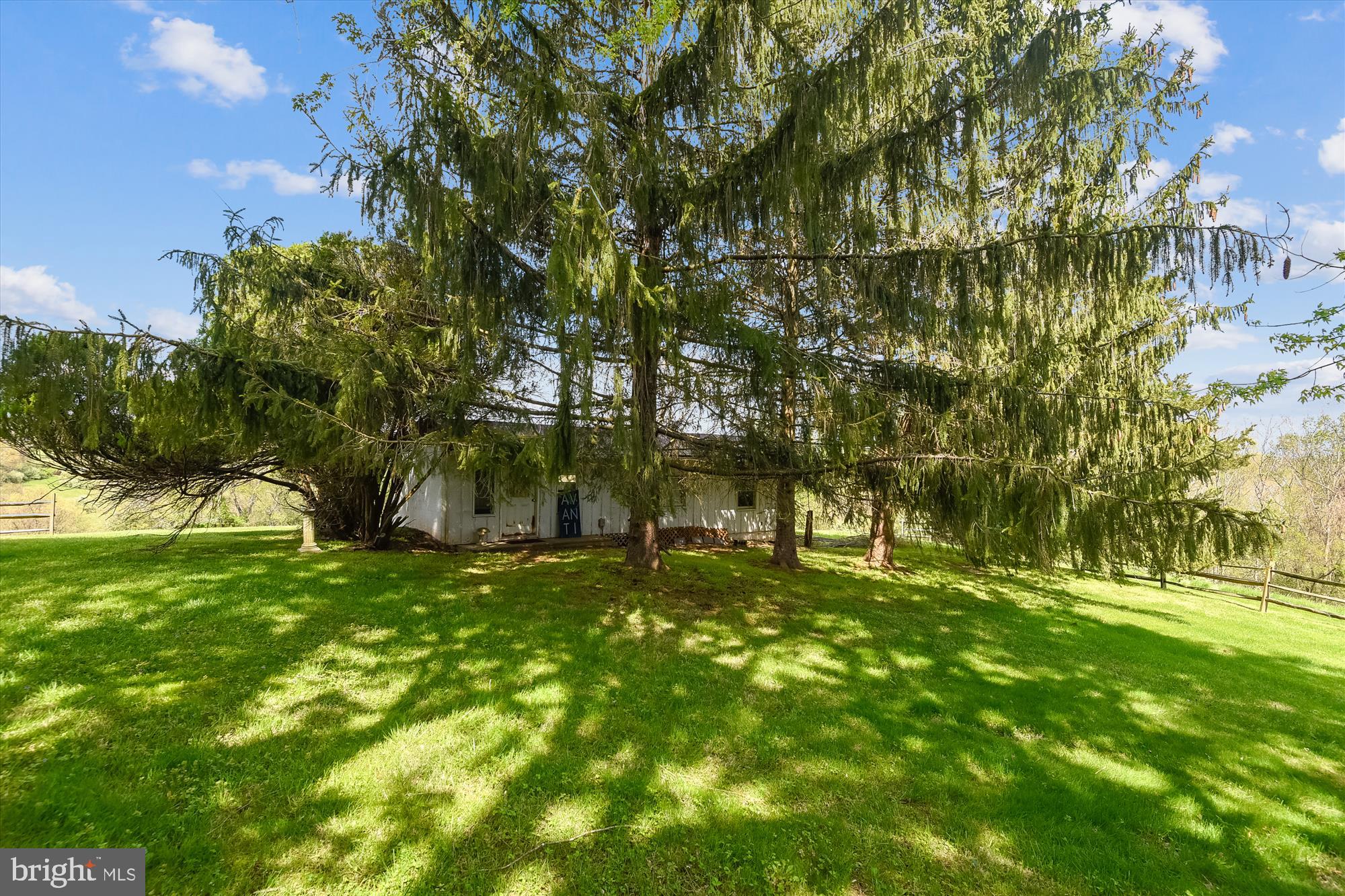 20209 St Louis Road Purcellville, VA 20132 - Photo 44 of 62 a backyard of a house with lots of green space