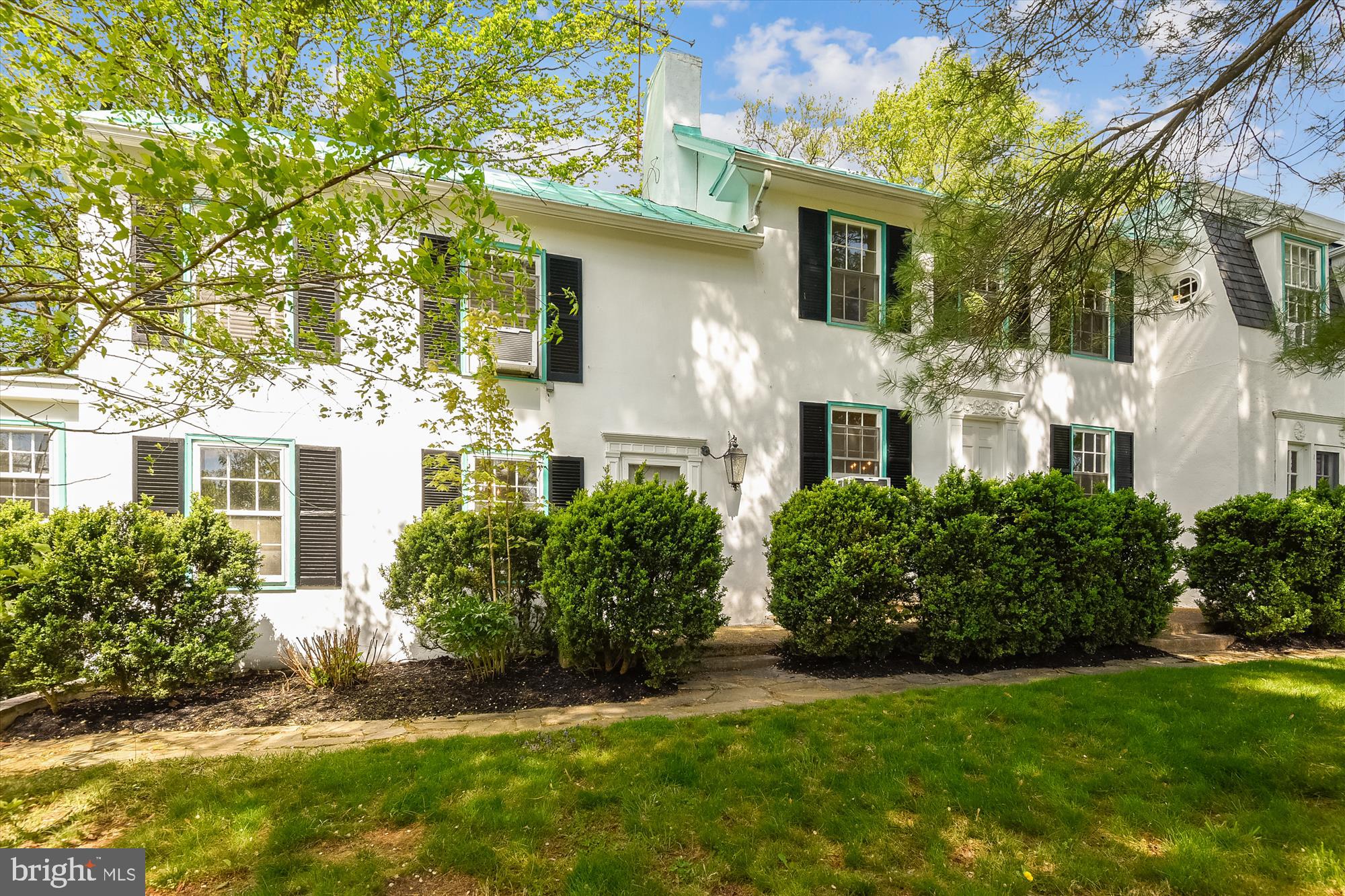 20209 St Louis Road Purcellville, VA 20132 - Photo 47 of 62 a front view of a house with a garden