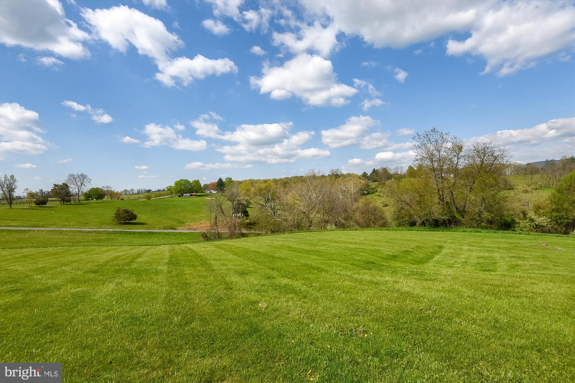 20209 St Louis Road Purcellville, VA 20132 - Photo 62 of 62 a view of an outdoor space and yard