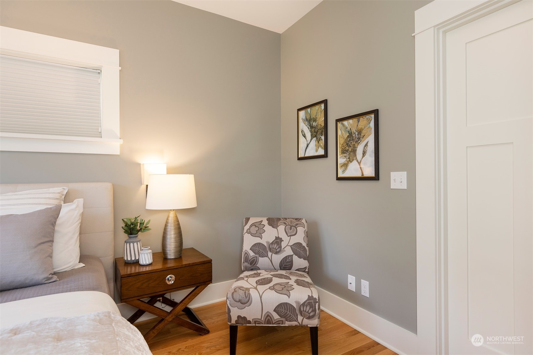 110 North 76th Street Seattle, WA 98103 - Photo 18 of 36 a living room with furniture