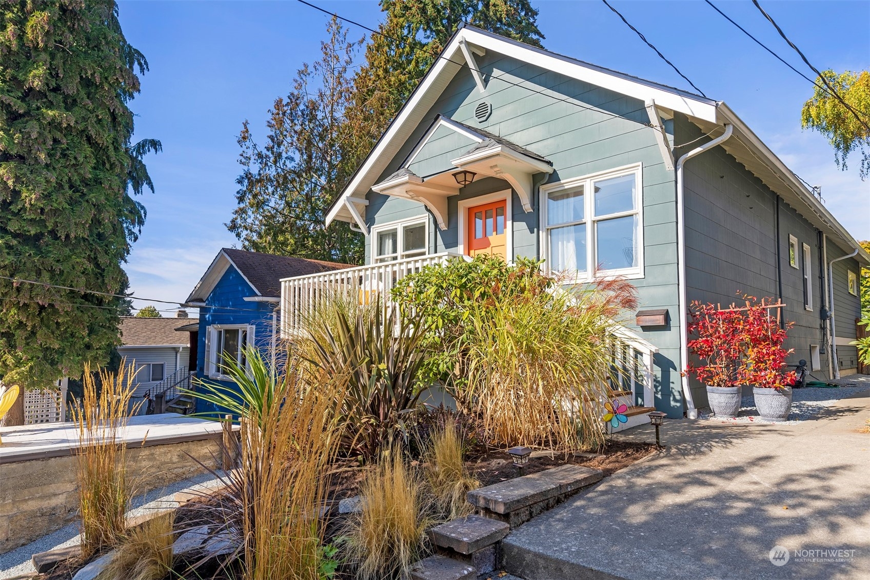 110 North 76th Street Seattle, WA 98103 - Photo 2 of 36 a front view of a house with garden
