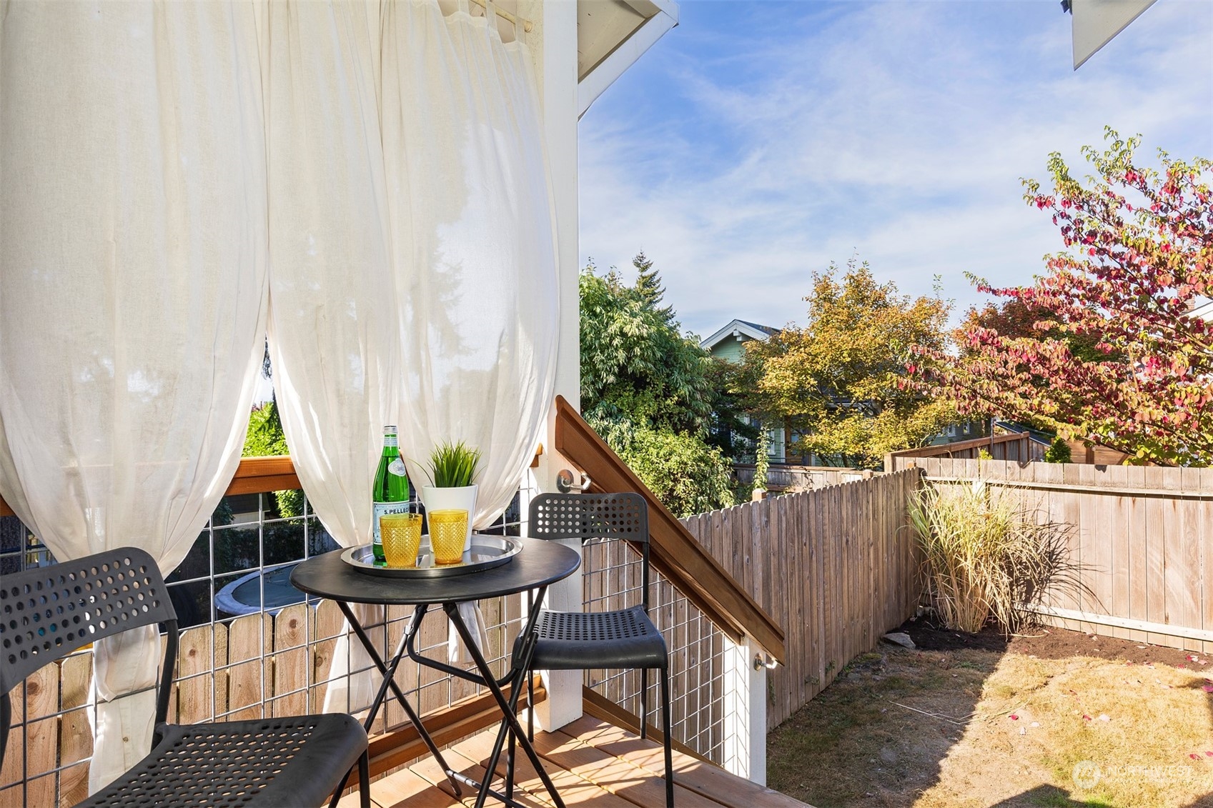 110 North 76th Street Seattle, WA 98103 - Photo 30 of 36 a balcony with table and chairs