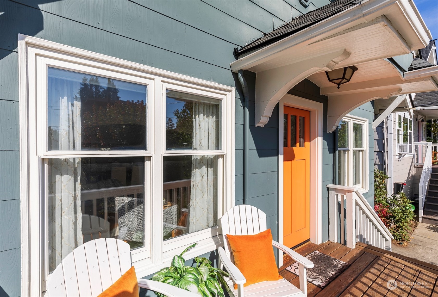 110 North 76th Street Seattle, WA 98103 - Photo 4 of 36 a view of living room and front door