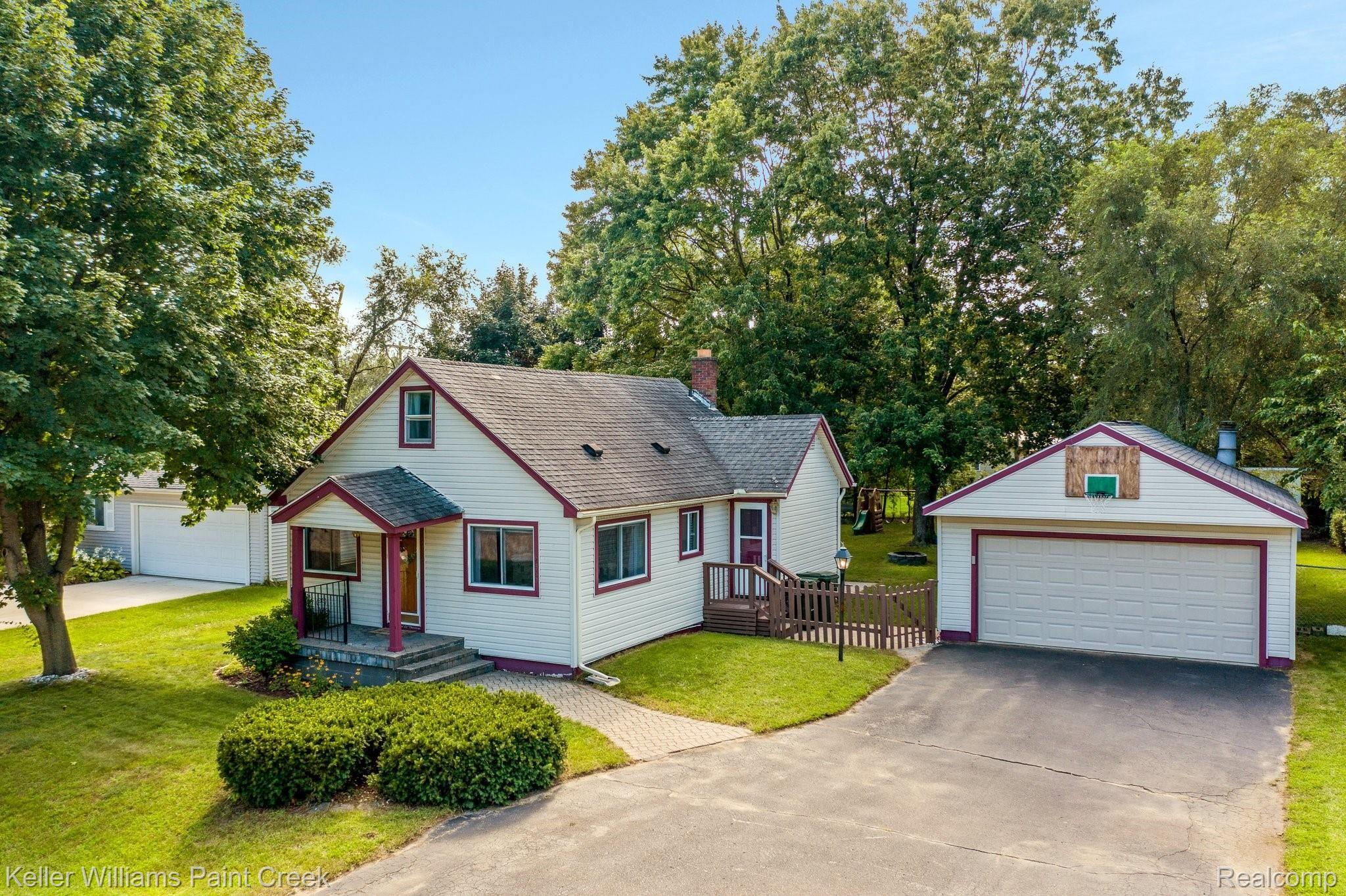 6-web-or-mls-2380 Melvin Avenue Rochester Hills027.jpg