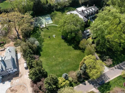 $4,500,000 | 45 Birch Lane, Manhasset, NY 11030