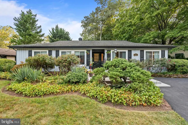 front view of house with a yard
