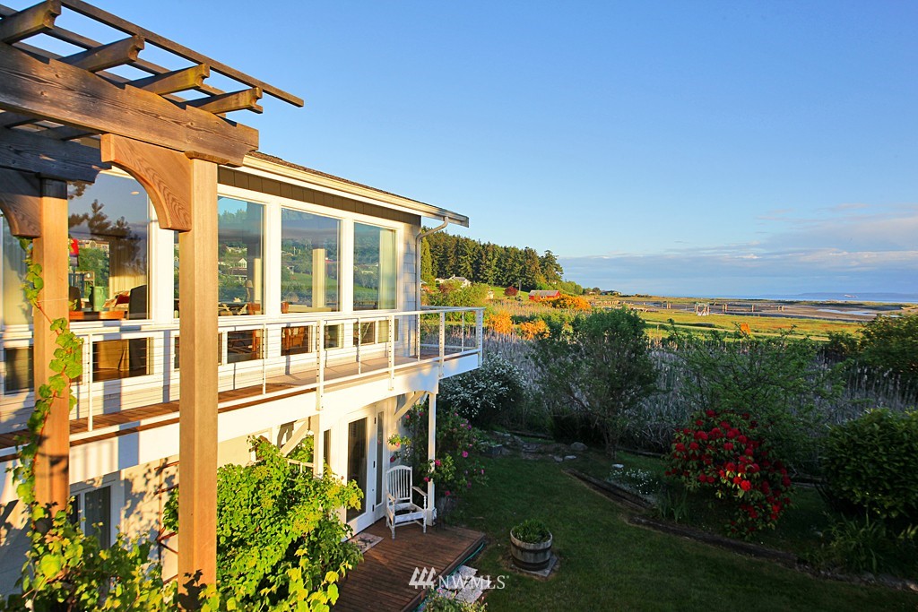 2680 Sunlight Beach Road Clinton, WA 98236 - Photo 1 of 15 Gallery Image 1