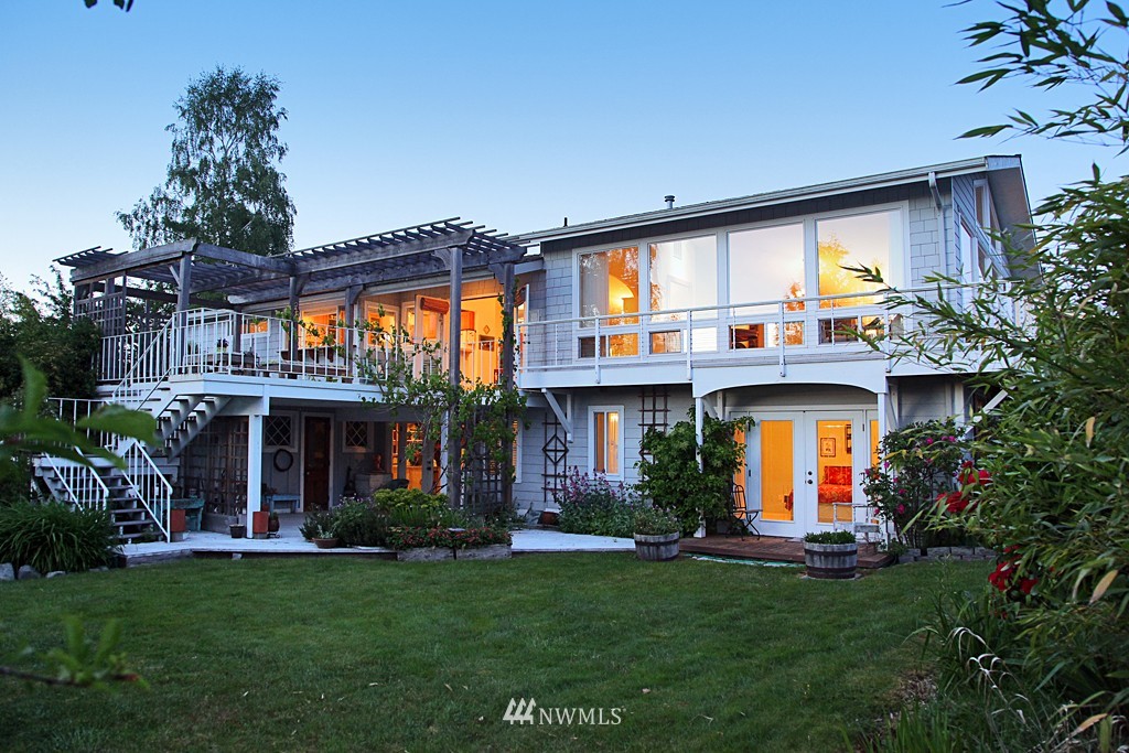 2680 Sunlight Beach Road Clinton, WA 98236 - Photo 2 of 15 Gallery Image 2