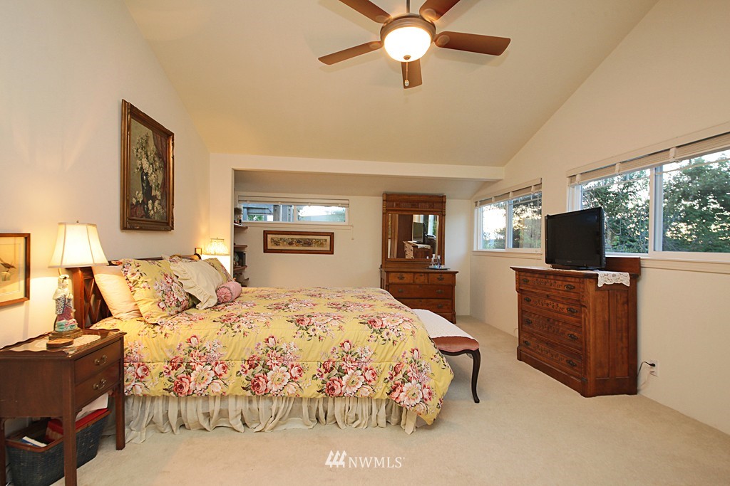 2680 Sunlight Beach Road Clinton, WA 98236 - Photo 11 of 15 Gallery Image 11