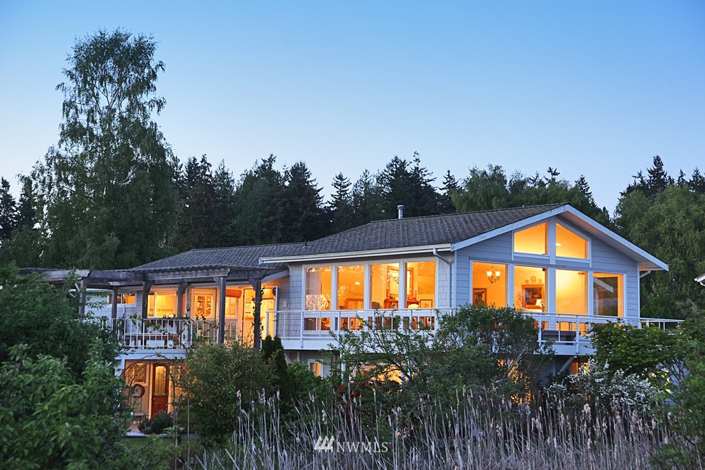 2680 Sunlight Beach Road Clinton, WA 98236 - Photo 3 of 15 Gallery Image 3