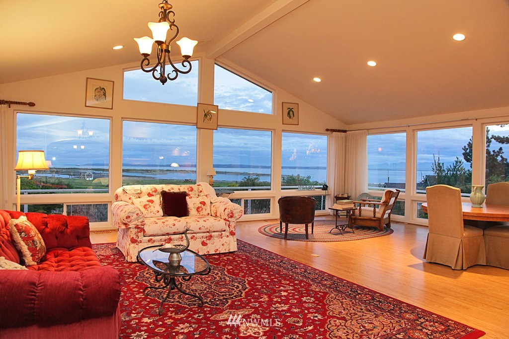 2680 Sunlight Beach Road Clinton, WA 98236 - Photo 7 of 15 Gallery Image 7