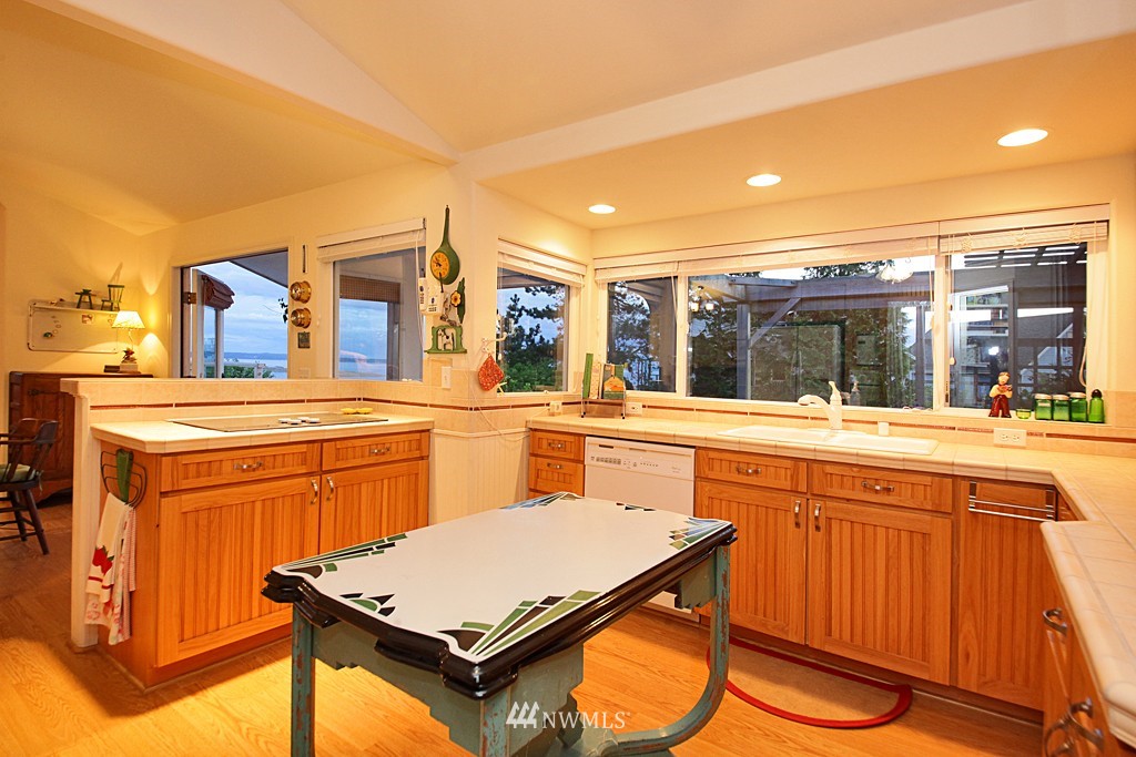 2680 Sunlight Beach Road Clinton, WA 98236 - Photo 10 of 15 Gallery Image 10