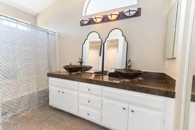 a close view of sink and tap