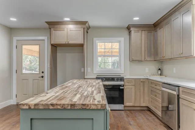 $450,000 | 924 Stoneleigh Road, Dalton, GA 30720