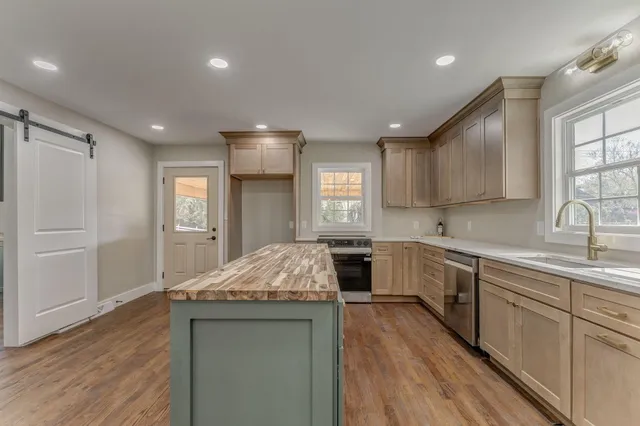 $450,000 | 924 Stoneleigh Road, Dalton, GA 30720