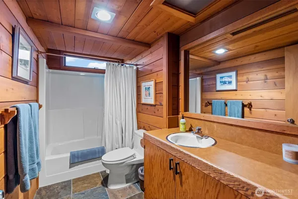 $999,980 | 29622 48th Avenue South, Roy, WA 98580