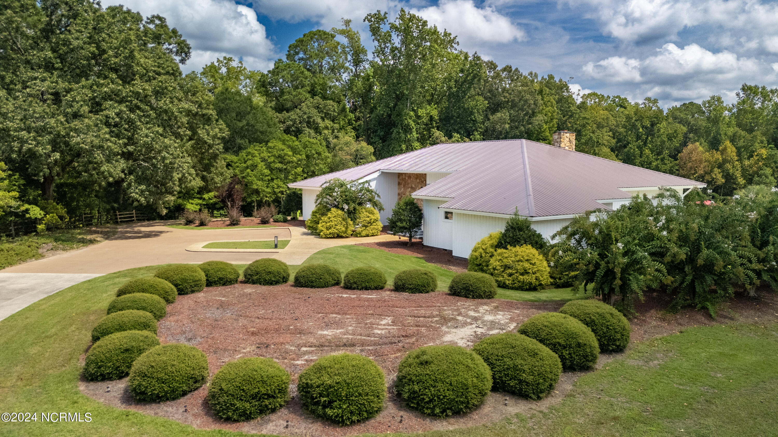 101 Elizabeth Drive Elizabethtown, NC 28337 - Photo 13 of 88 127-DJI_20240831132910_0051_D-HDR