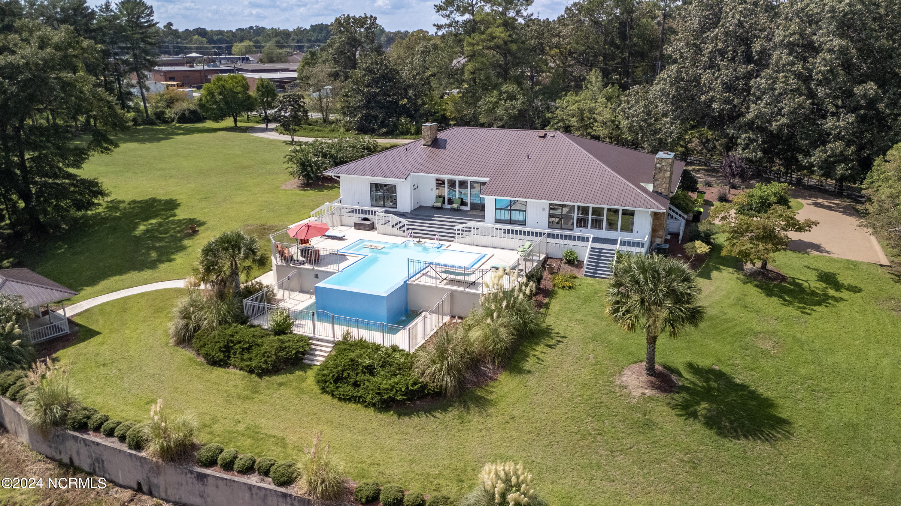 101 Elizabeth Drive Elizabethtown, NC 28337 - Photo 2 of 88 143-DJI_20240831150856_0120_D-HDR