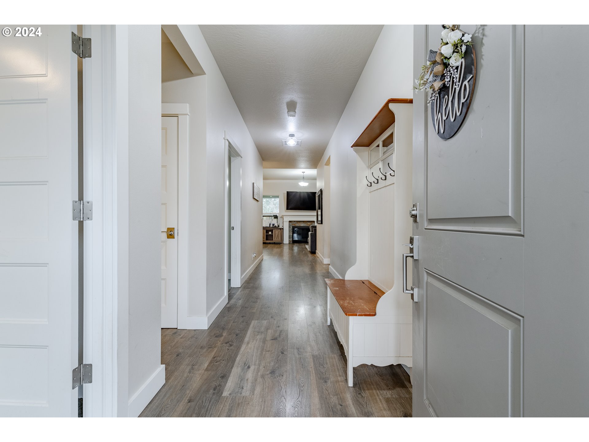 1026 West Olympic Street Springfield, OR 97477 - Photo 2 of 31 a hallway with wooden floor and furniture