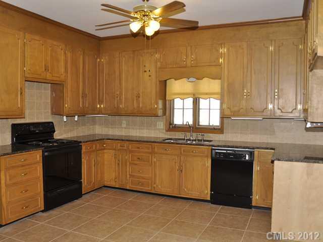 2908 Ferncliff Road Charlotte, NC 28211 - Photo 3 of 16