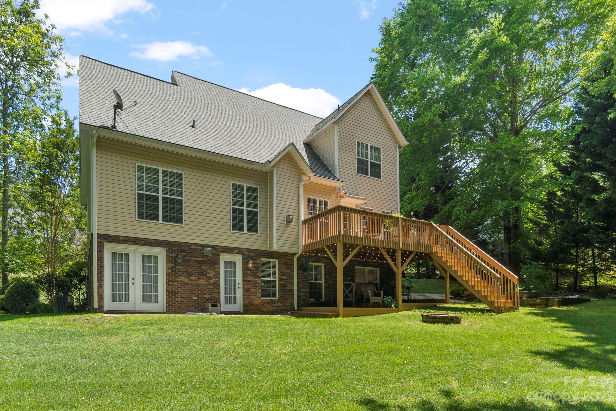 6521 Emory Drive Hickory, NC 28601 - Photo 3 of 28 a front view of house with yard and green space