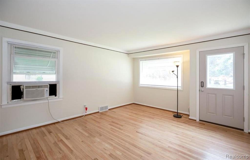 3104 Starr Road Royal Oak, MI 48073 - Photo 10 of 24