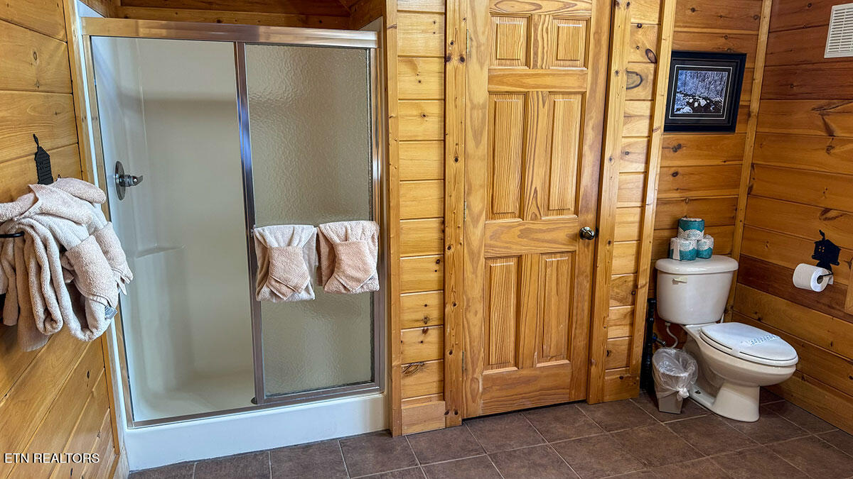 1352 Timberwolf Way Sevierville, TN 37876 - Photo 12 of 41 rental-cabin-14