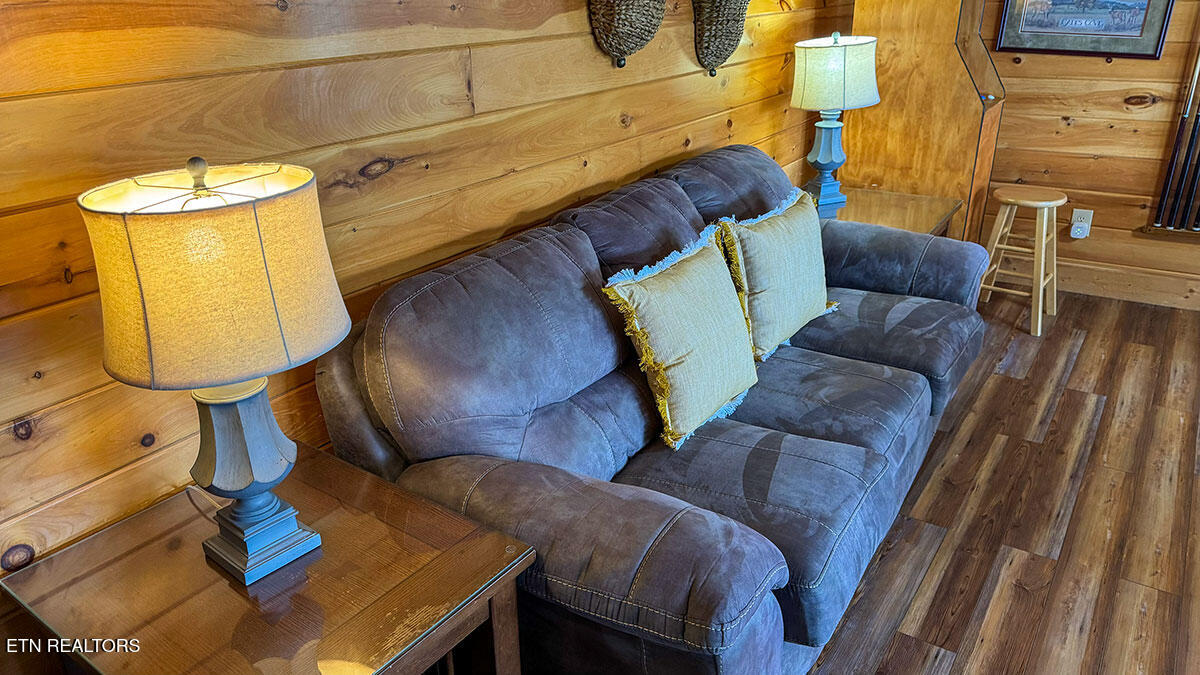 1352 Timberwolf Way Sevierville, TN 37876 - Photo 19 of 41 rental-cabin-24