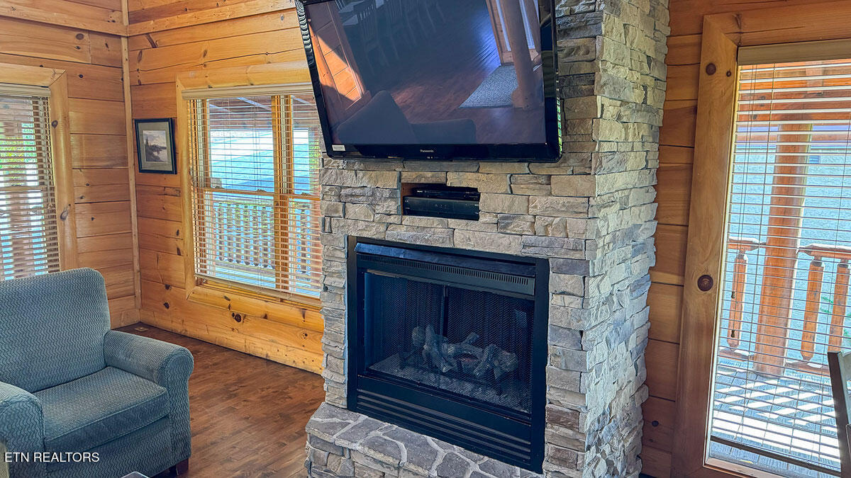 1352 Timberwolf Way Sevierville, TN 37876 - Photo 5 of 41 rental-cabin-05