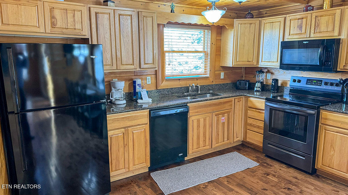 1352 Timberwolf Way Sevierville, TN 37876 - Photo 8 of 41 rental-cabin-09