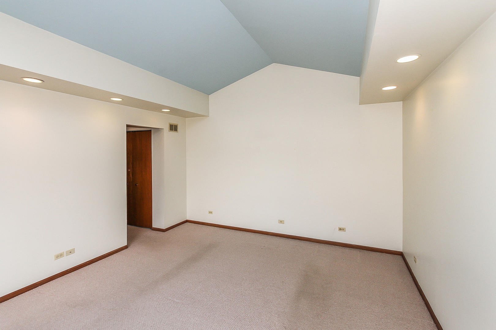 70 South Dee Road, Unit A Park Ridge, IL 60068 - Photo 11 of 20 a view of an empty room