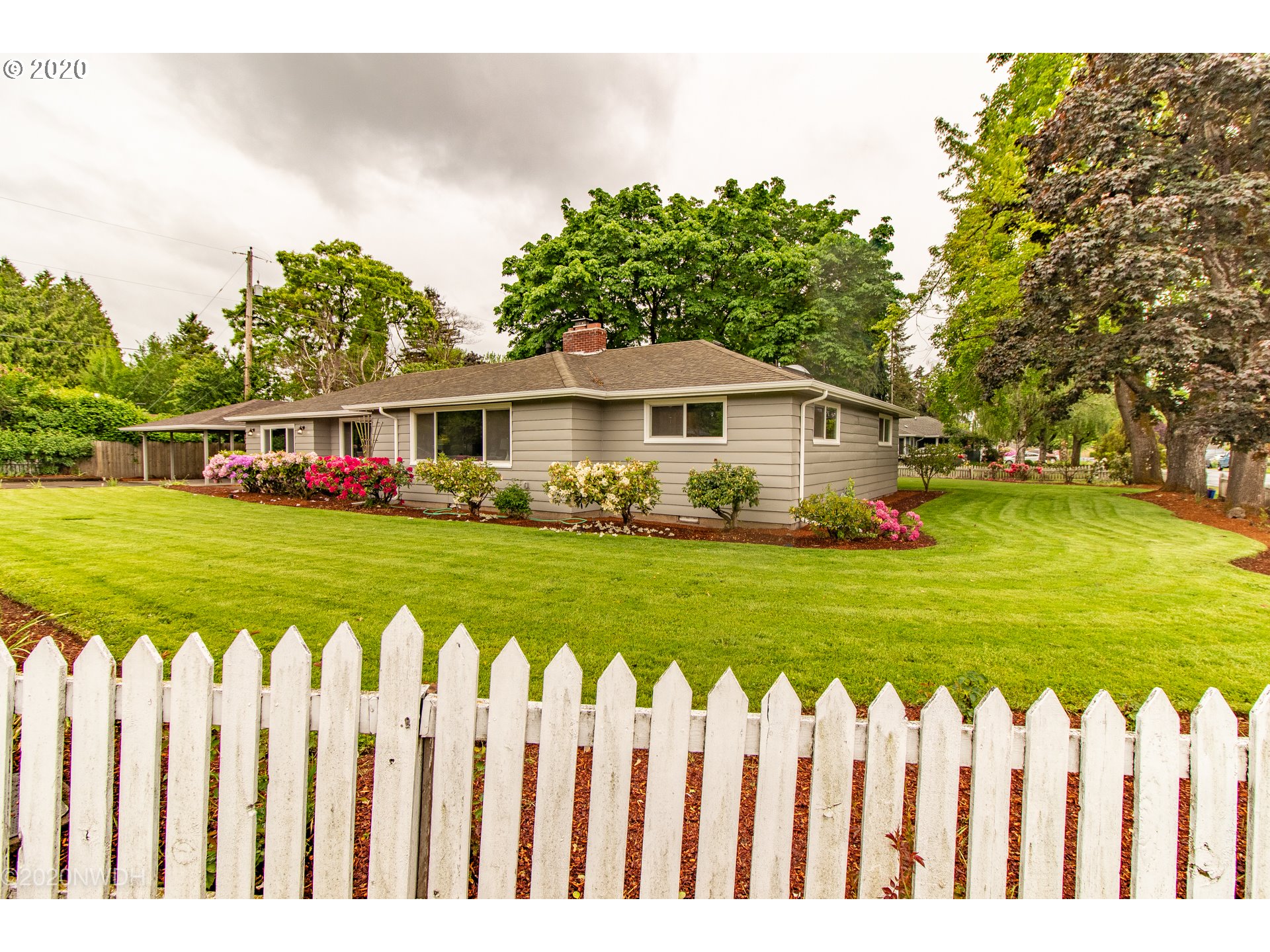 408 Maxwell Road Eugene, OR 97404 - Photo 3 of 32 Gallery Image 3