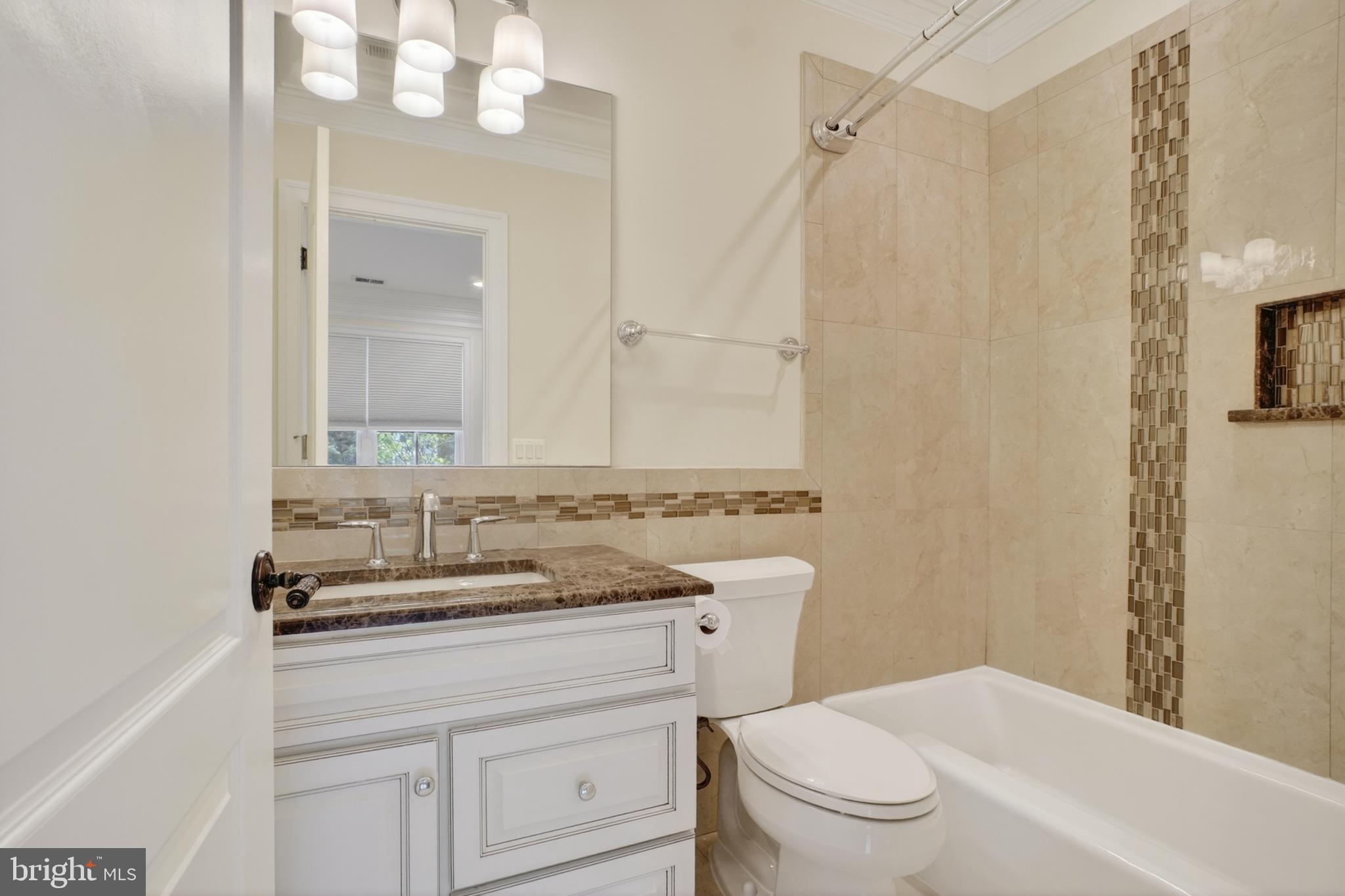 7112 Georgetown Pike McLean, VA 22101 - Photo 34 of 59 Bathroom Suite 2
