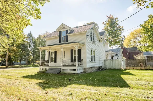 $299,900 | 114 South Park Street, Fayetteville, NY 13066