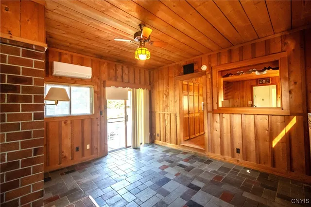 $299,900 | 114 South Park Street, Fayetteville, NY 13066