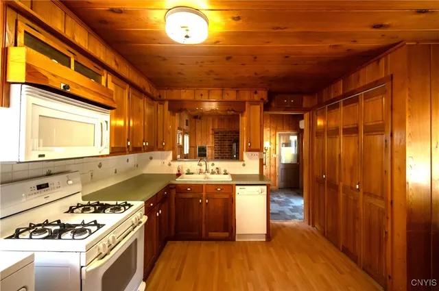 $299,900 | 114 South Park Street, Fayetteville, NY 13066