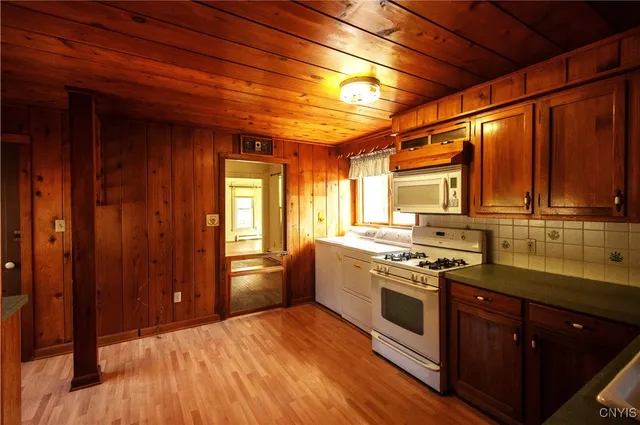 $299,900 | 114 South Park Street, Fayetteville, NY 13066