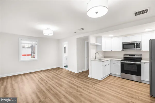$1,800 | 380 Broadview Avenue, Unit 3, Warrenton, VA 20186