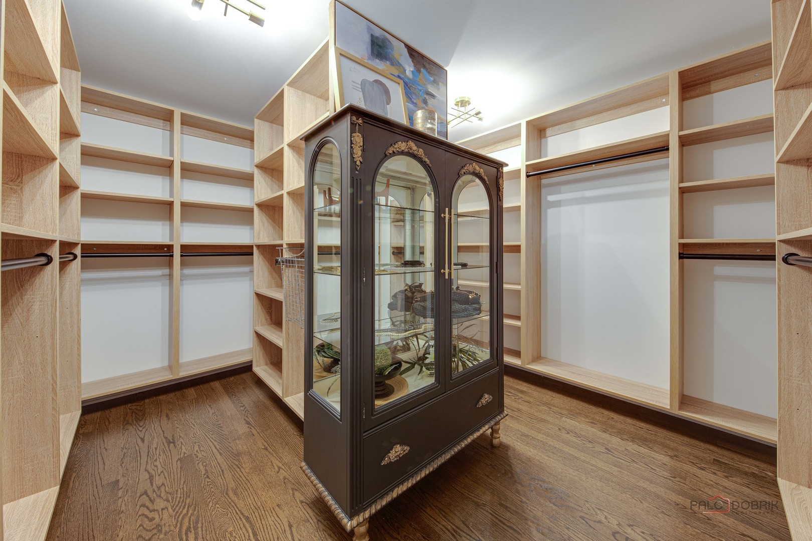 2221 Donegal Drive Darien, IL 60561 - Photo 49 of 62 a area with wooden floor and furniture