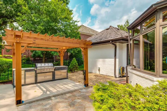 $1,488,000 | 2221 Donegal Drive, Darien, IL 60561