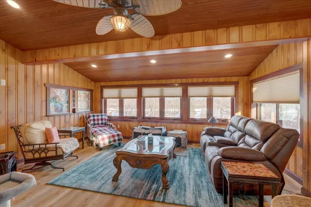$825,000 | 10200 County Hwy Y, Mazomanie, WI 53560
