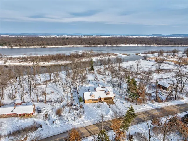 $825,000 | 10200 County Hwy Y, Mazomanie, WI 53560