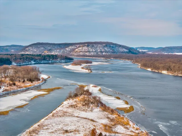 $825,000 | 10200 County Hwy Y, Mazomanie, WI 53560