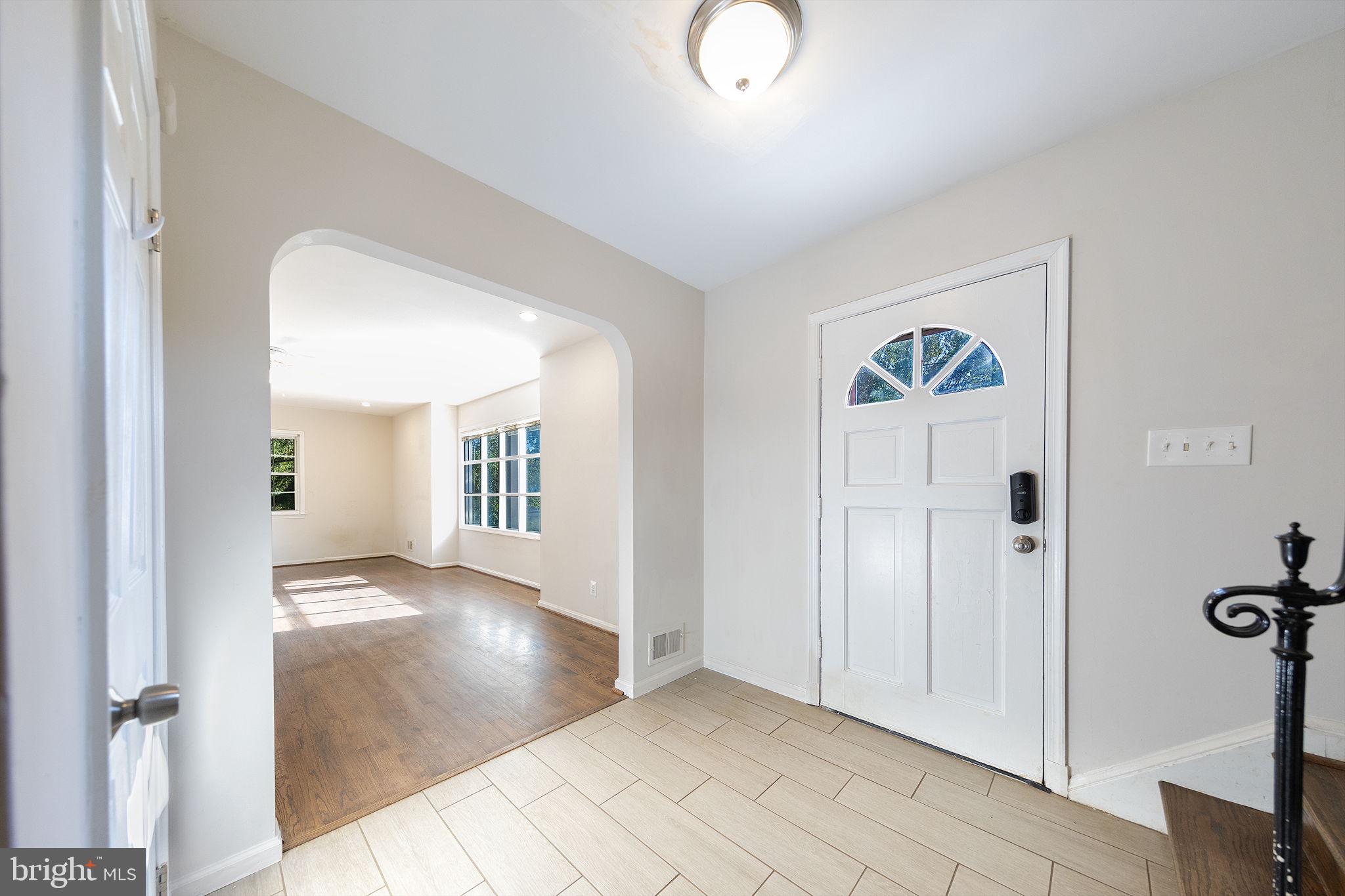7104 Bock Road Fort Washington, MD 20744 - Photo 12 of 46 Foyer
