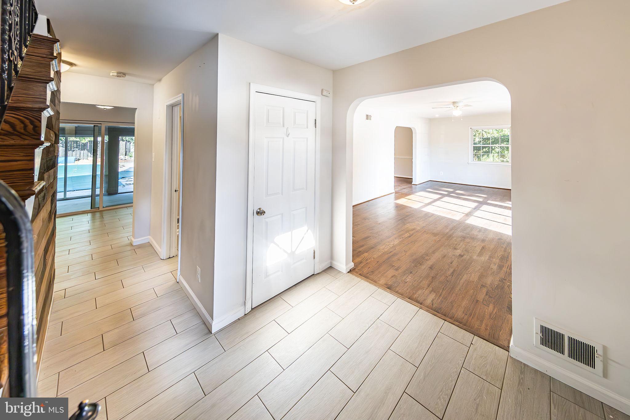 7104 Bock Road Fort Washington, MD 20744 - Photo 13 of 46 Foyer