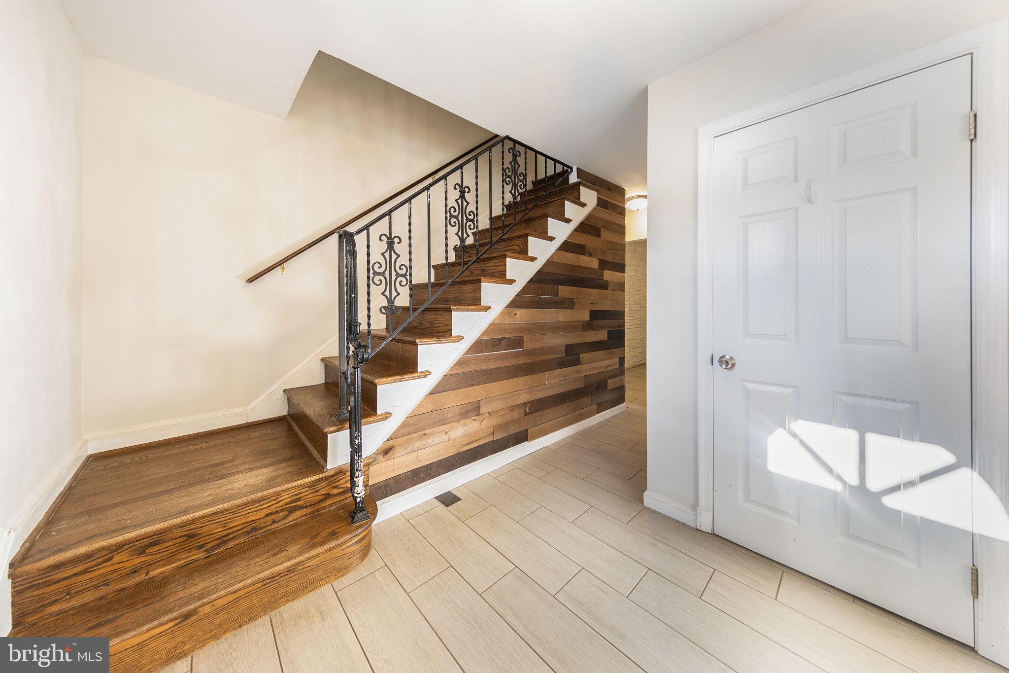 7104 Bock Road Fort Washington, MD 20744 - Photo 14 of 46 Foyer