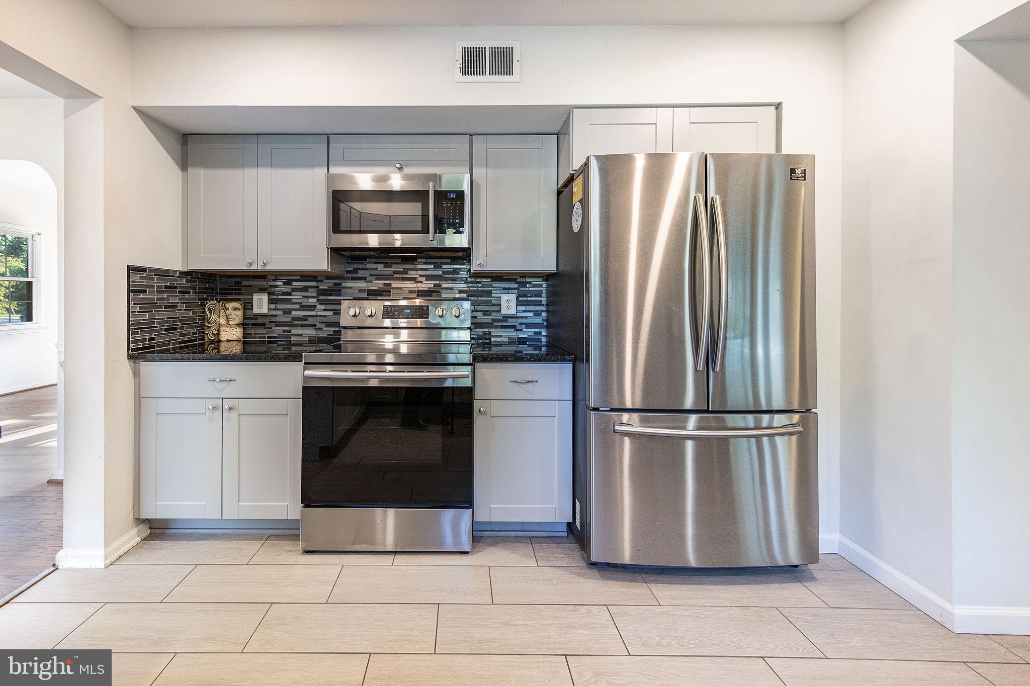 7104 Bock Road Fort Washington, MD 20744 - Photo 16 of 46 SS Appliances